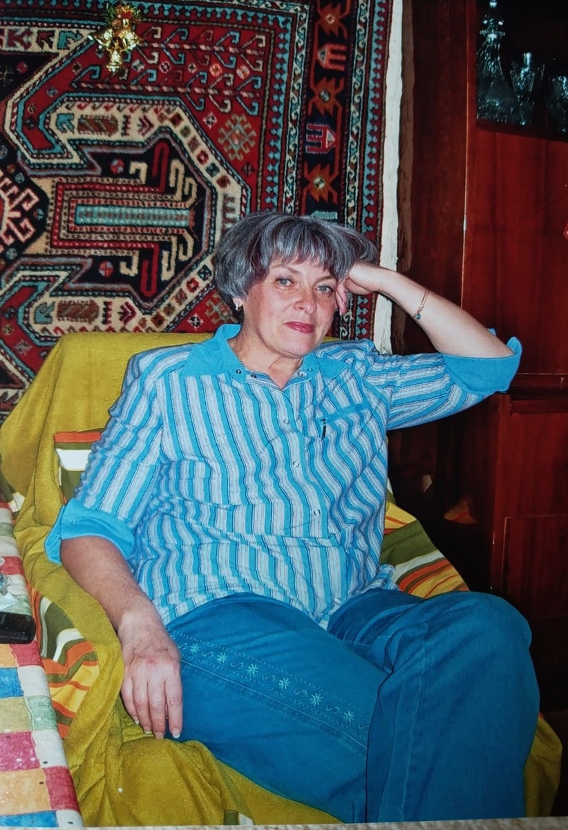 Я на фоне ковра. 1990-е.