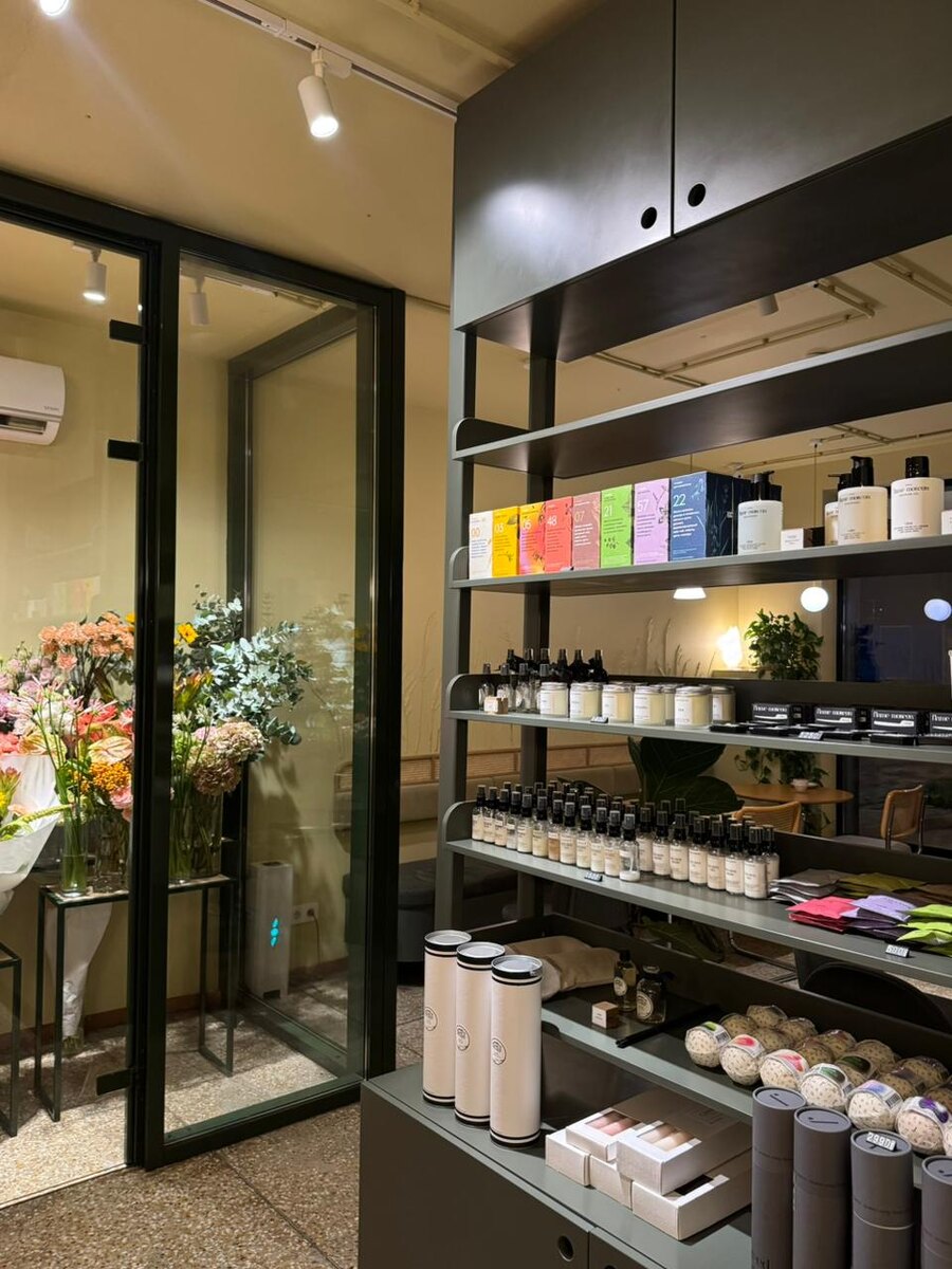 Стеллаж с косметикой 