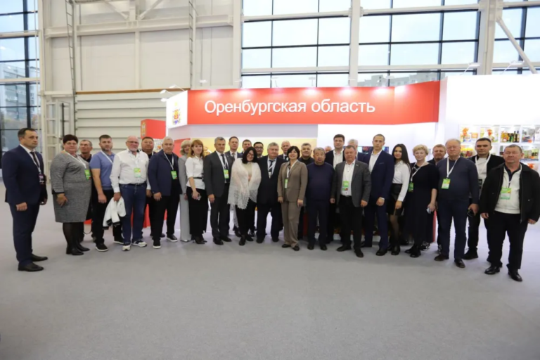    Оренбуржцам дали на «Золотой осени» Гран-при и 35 медалей за продукцию Алла Черкесатова