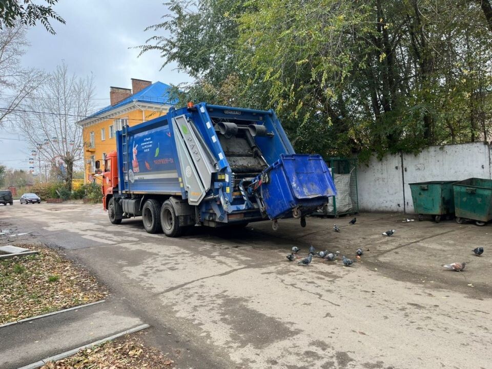    Мусоровоз "ТКО-Сервис". Источник: t.me/altaigovernment