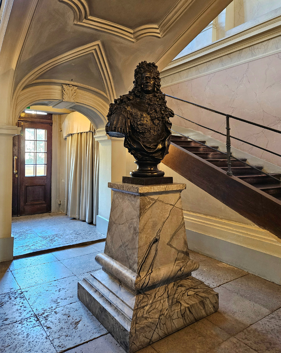 Бюст Александра Даниловича Меншикова.