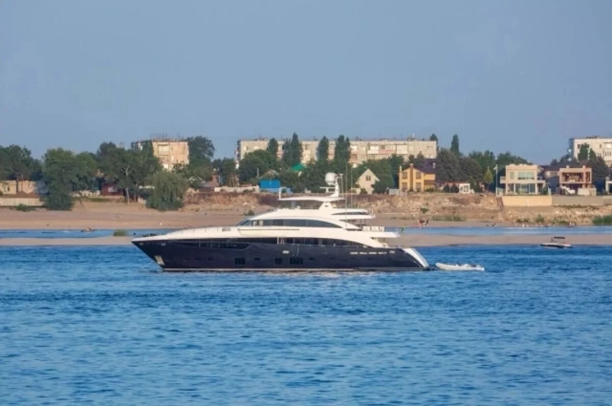    Английская яхта Daria за 6,5 млн евро замечена на Волге у Волгограда