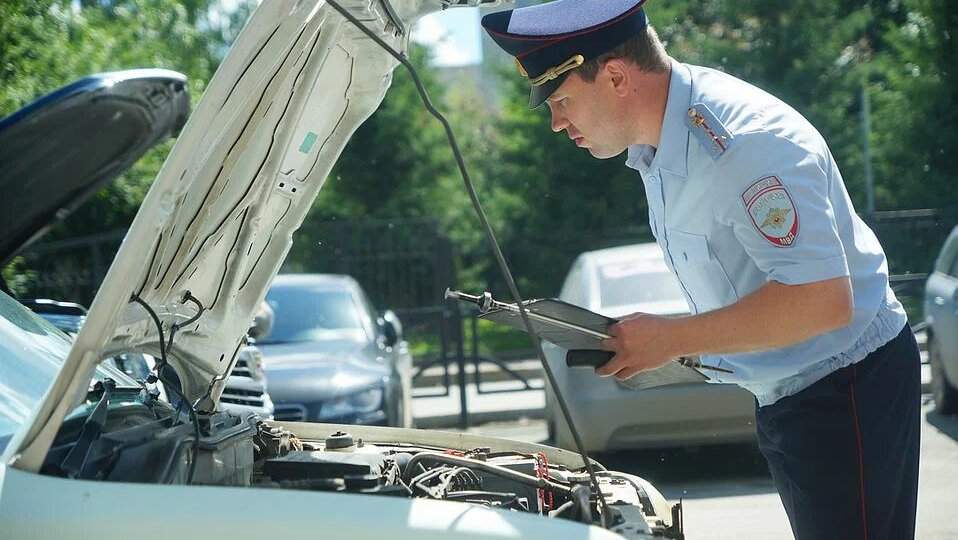 Машина продана, а штрафы ваши: что делать, если новый владелец не идет в ГИБДД