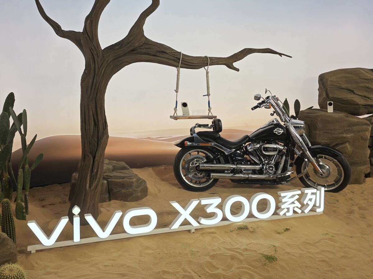    Представлены смартфоны серии vivo X300 с камерами по 200 Мп и Dimensity 9500