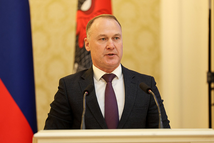    Марат Махмутов сделал акцент на проблемах коммунальной инфраструктуры. Он напомнил не только об износе сетей на 70%, но и необходимости инвестиций в 127 млрд рублей.   
Фото: Андрей Титов