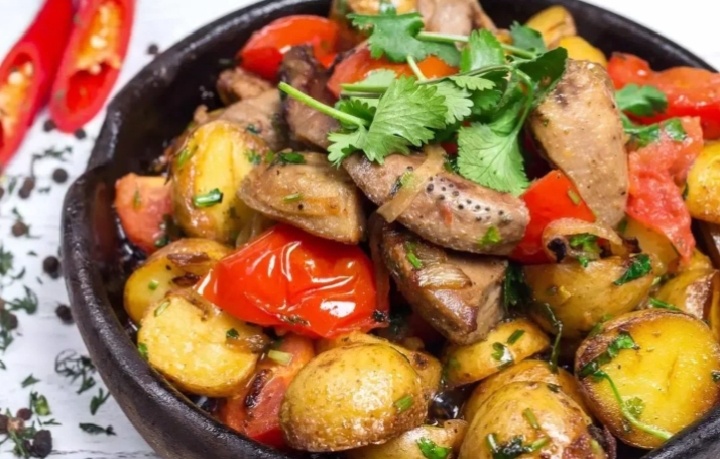 Жаркое из свинины с картошкой на сковороде: Простое счастье холодного дня