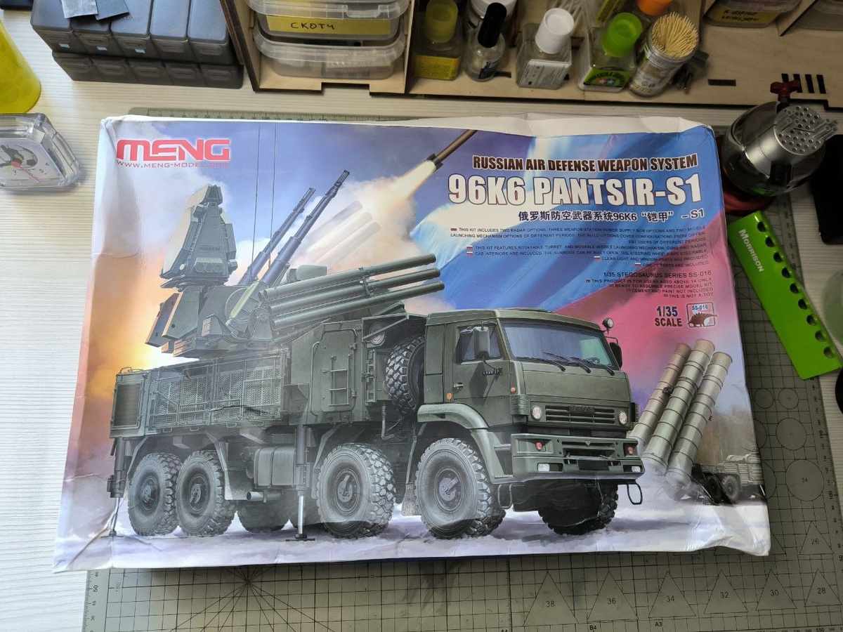 Сборная модель российского самоходного зенитного ракетно-пушечного комплекса (ЗРПК) "Панцирь С-1". Масштаб 1/35. Производитель "MENG" (Китай). Фото из ТГ-группы © 2025 год. Листайте вправо 👉 чтобы увидеть больше