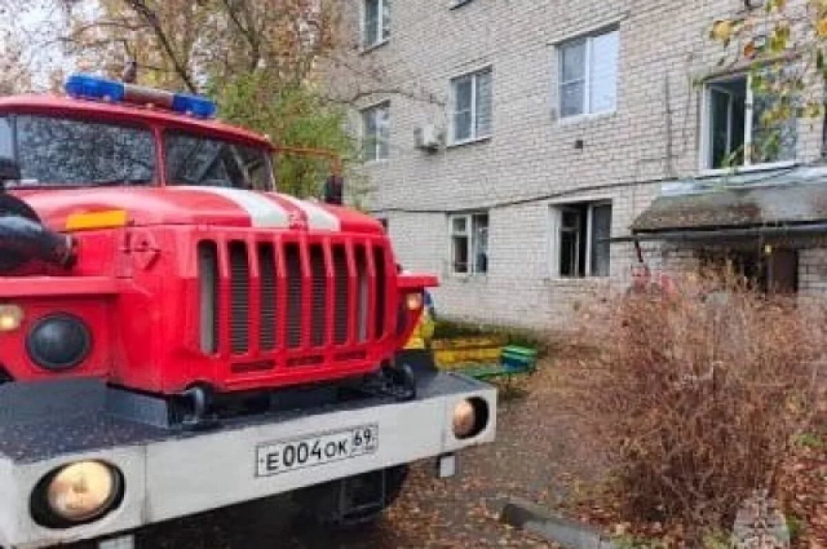    В Кимрах из-за неосторожного обращения с огнём загорелась квартира