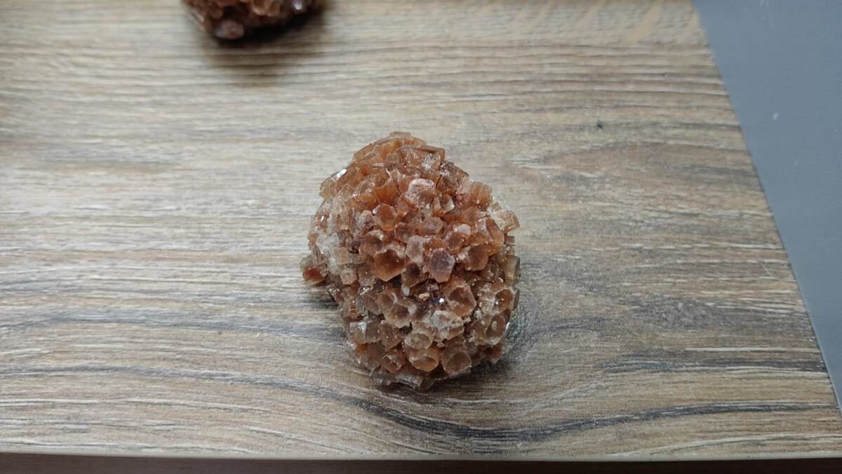 (Кристалл арагонита из моей коллекции)