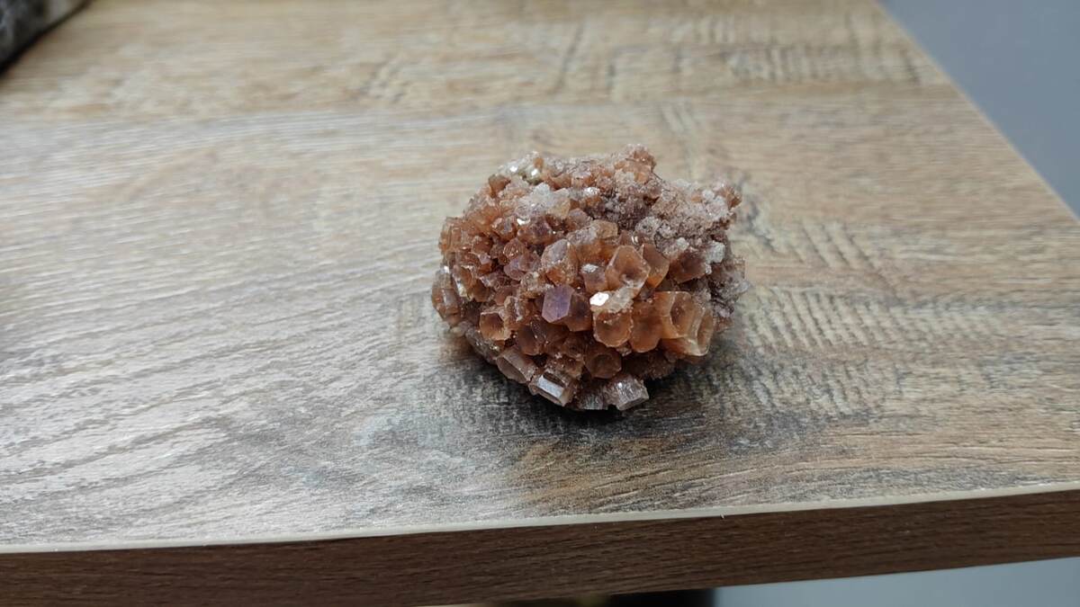 (Кристалл арагонита из моей коллекции)