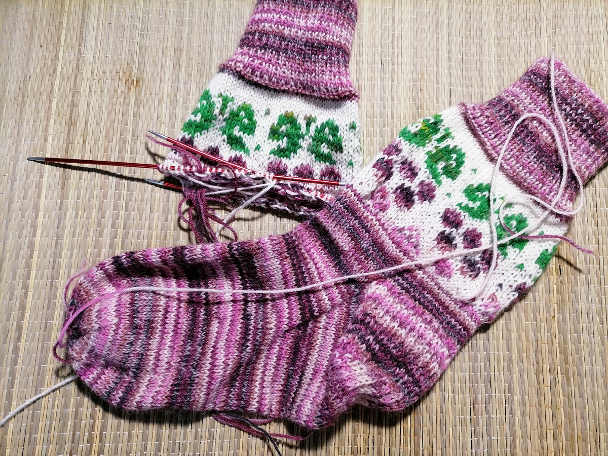 связано из пряжи Артисан .