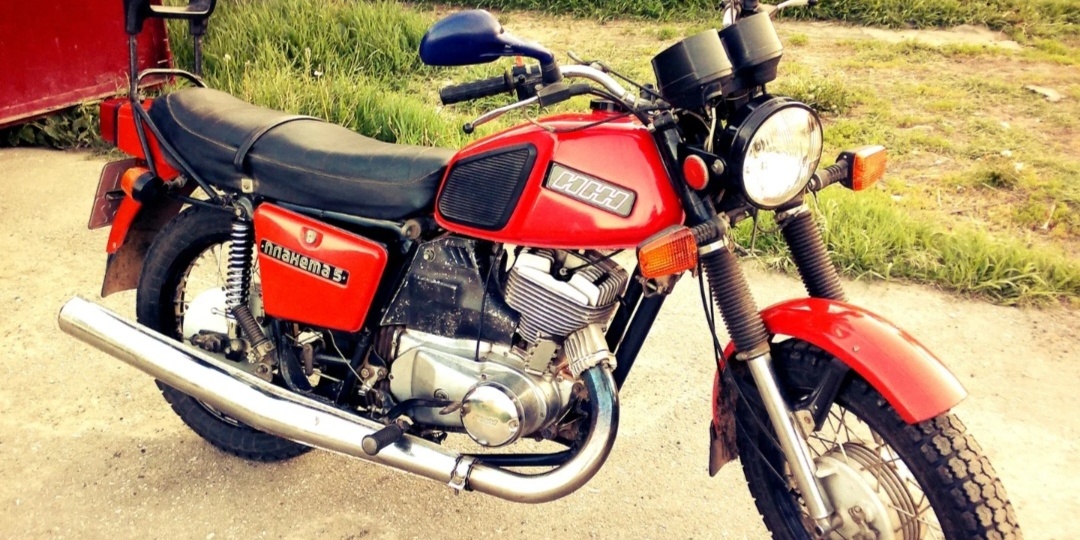 Мотоциклетная классика СССР: три железных коня, покоривших миллионы сердец 🚴🔥