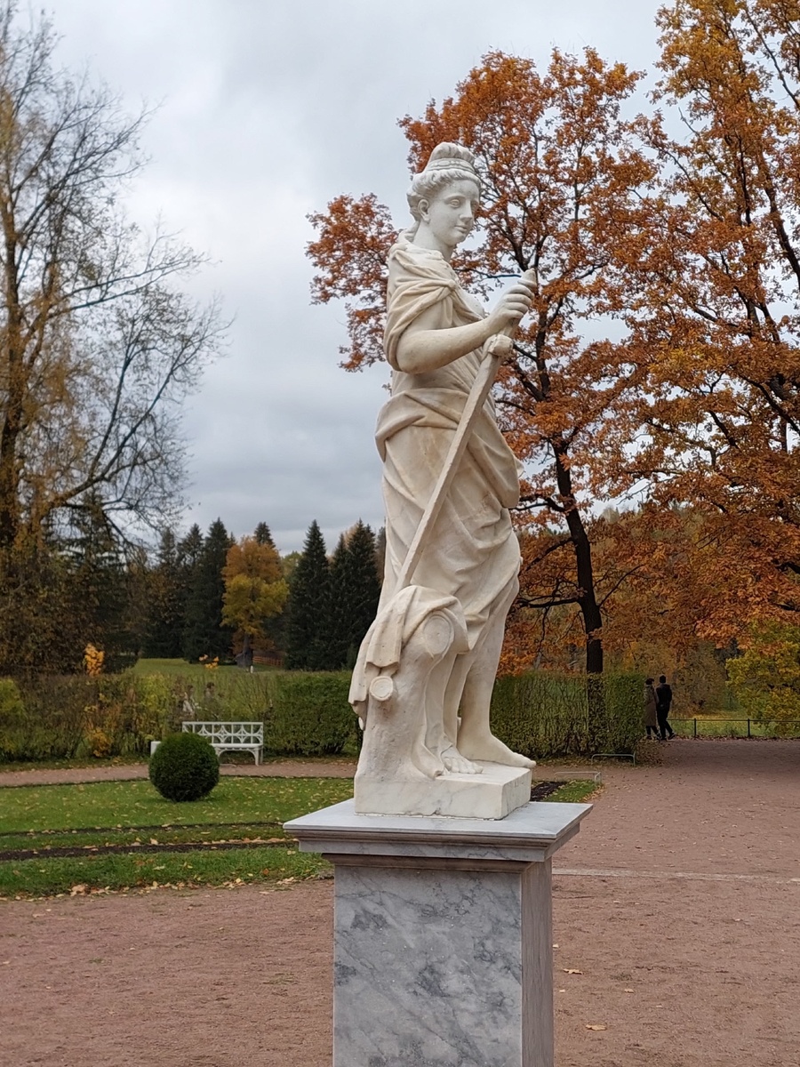 Статуя «Правосудие», дворцово-парковый музей-заповедник «Павловск». Фото автора. Листайте галерею далее →