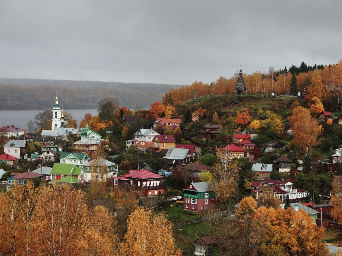    Вид на город Плёс с Воскресенской горы© РИА Новости / Мария Плотникова