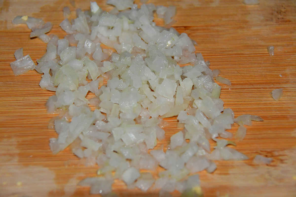 Нарезаем лук