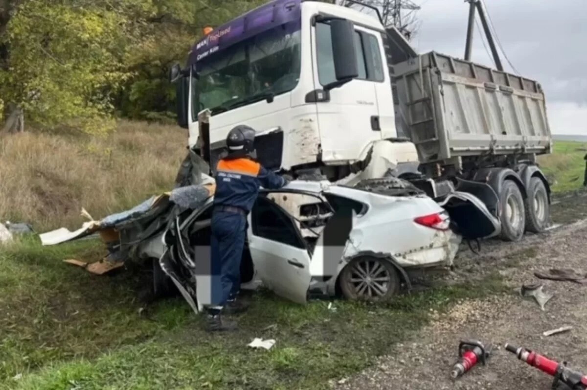    В Анапе в ДТП с большегрузом и легковушкой погибли три человека