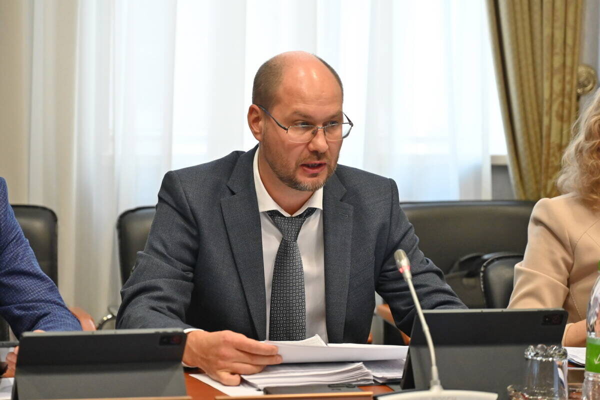 Олег Пелевин: «Важнейшими факторами выполнения прогноза являются обеспечение бесперебойной работы предприятий и их дальнейшее развитие»Фото: gossov.tatarstan.ru