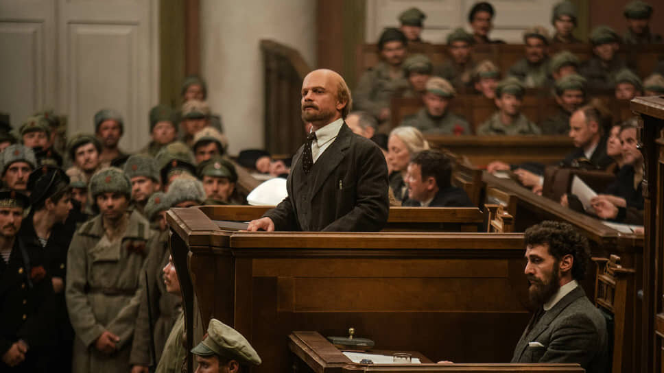 Ленин (Евгений Ткачук) в сериале оказывается «самым человечным человеком» среди всей исторической фауны.📷Фото: Телеканал «Россия 1»