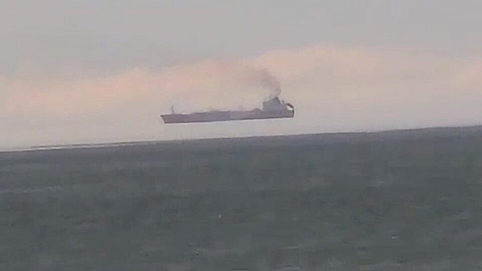     Фата-моргана: кубанцы сняли "летающее" над Азовским морем судно t.me/Море зовёт