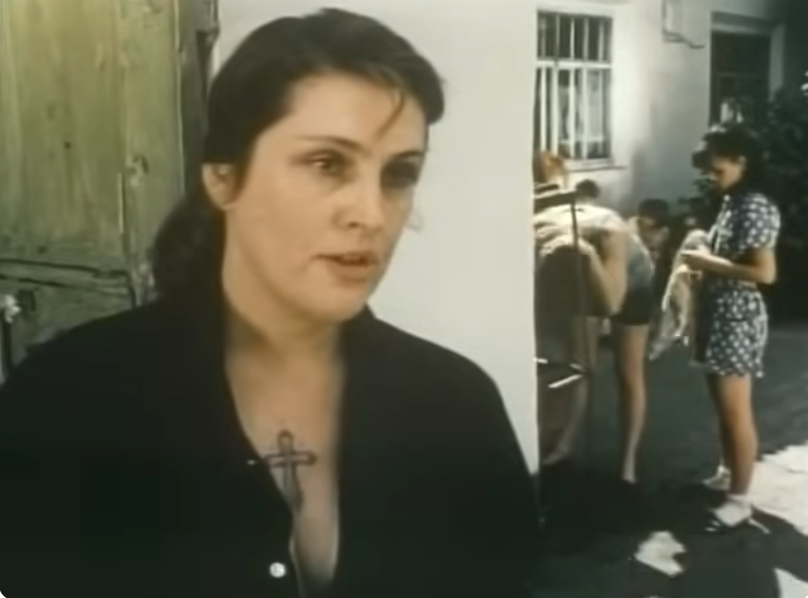 Кадр из фильма "Жизнь-Женщина" ("Женская тюряга") (1991). Монах - Наталия Журавель