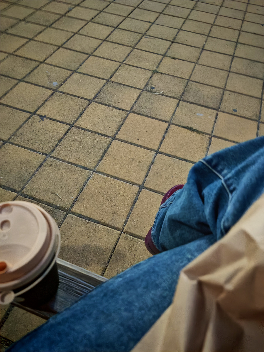 Сижу вот,  дела все забросила,  вам пишу.  