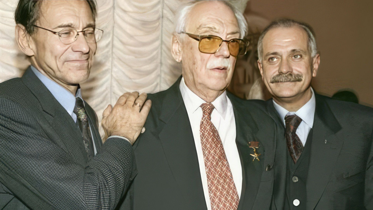 Андрей Кончаловский с братом и отцом 