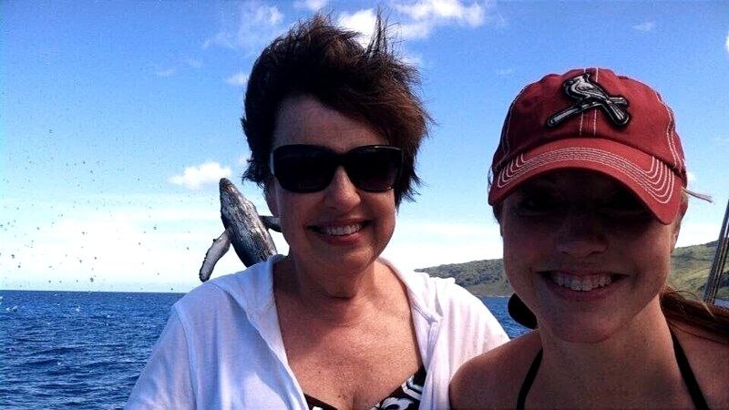 Кит не кот, но тоже может засветиться в кадре. Часто ли такое бывает?! Подобное фото из отпуска точно способно стать не только гвоздем фотоальбома! Но и "звездой интернета"