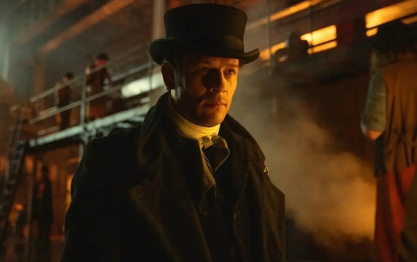    Джеймс Нортон в роли семейного "решалы" Рафферти.NETFLIX