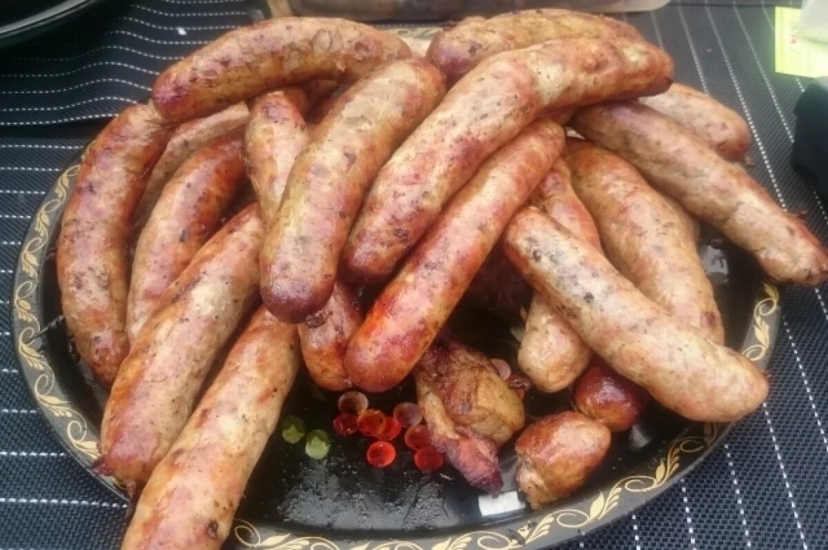    Волгоградцев предупредили о сардельках с запрещенным «мясным клеем»