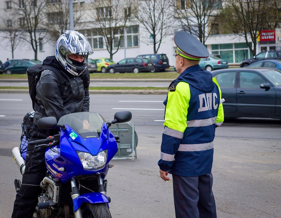 Мотоцикл и закон: какие права есть у байкера при общении с ГИБДД.