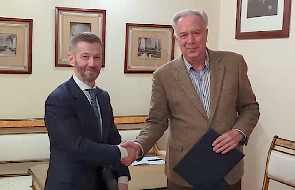 Губернатор Чукотки Владислав Кузнецов (слева) и ректор МГК Александр Соколов. Скриншот из видео в телеграм-канале Владислава Кузнецова / t.me/vladislav_kuznecov