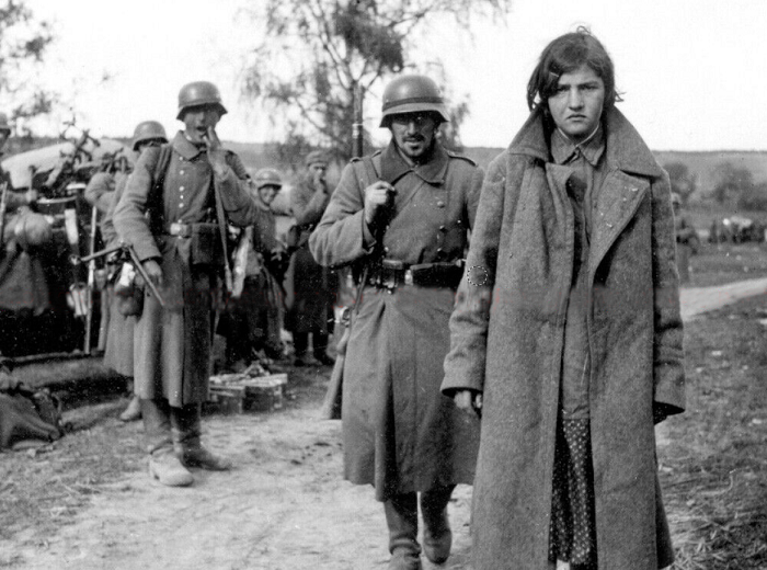 Что полицаи сделали с попавшей к ним в плен советской девушкой