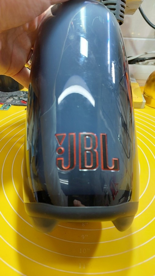 Эх, жаль фокус промазал мимо логотипа.