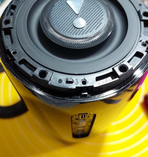 JBL Pulse 5. Разборка и замена батареи.