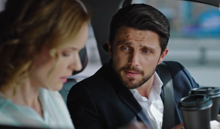 Кадр из сериала "Срывая маски" (2025)