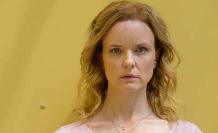 Кадр из сериала "Срывая маски" (2025)