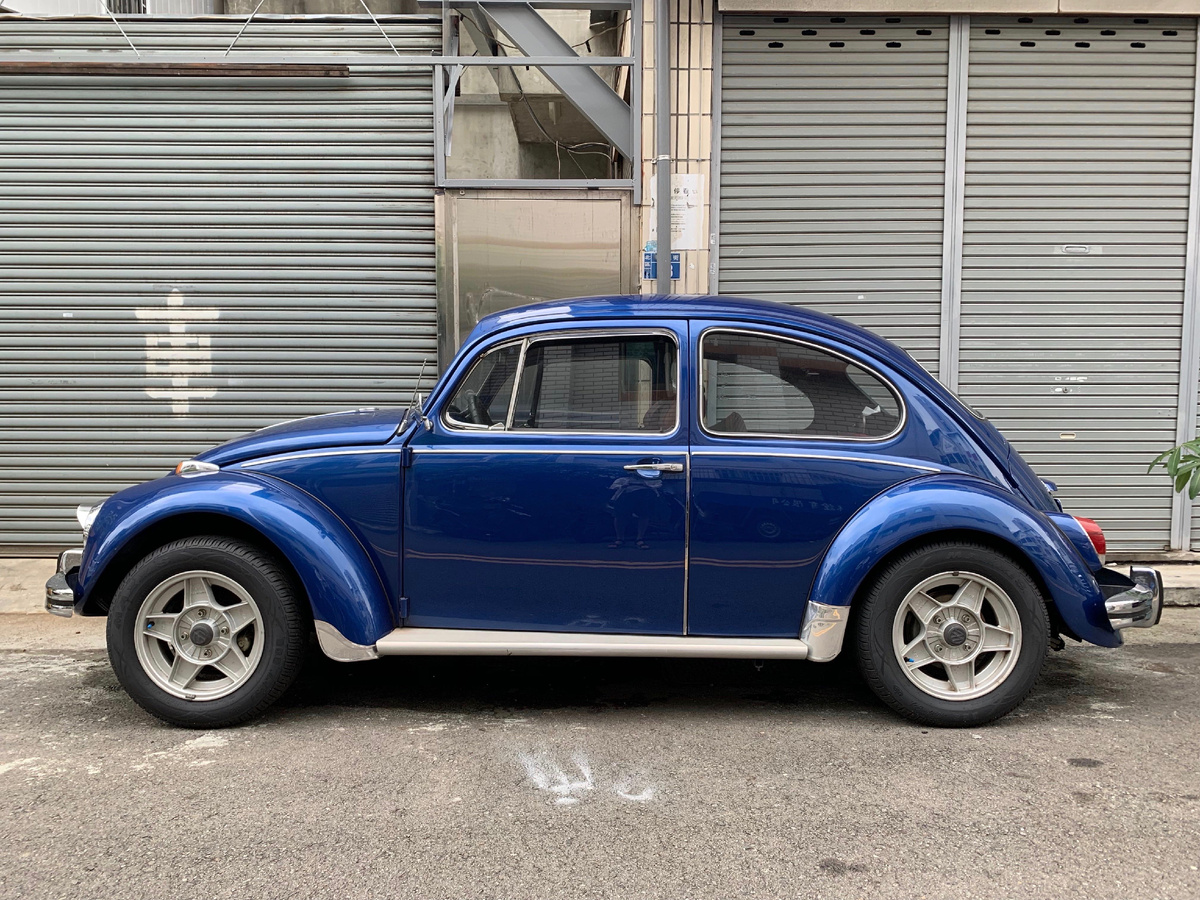 основные характеристики Volkswagen Beetle третьего поколения (модель 2012–2013 годов) простыми словами.