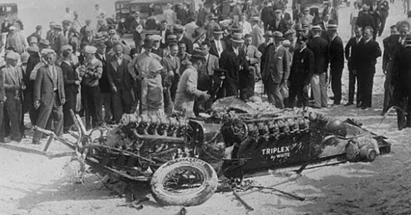 Самым неудачно спроектированным гоночным автомобилем в истории мировых рекордов скорости, пожалуй, можно назвать злополучный White Triplex 1928 года
