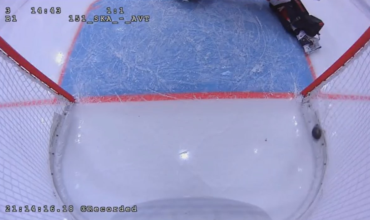 Шайба после броска Андрея Педана зашла в ворота с внешней стороны штанги. Источник: соцсети