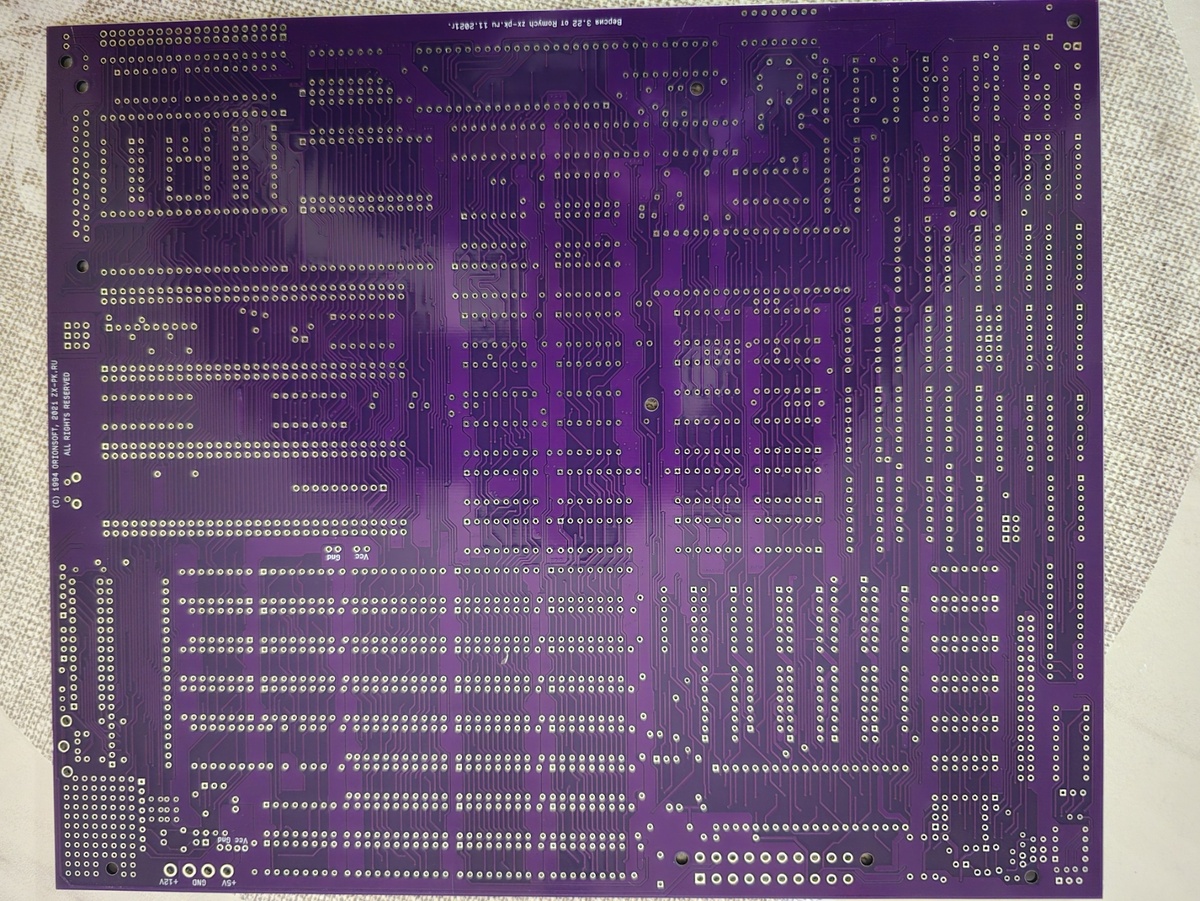 Монтажная плата ретро компьютера "Орион-ПРО". Обратная сторона.