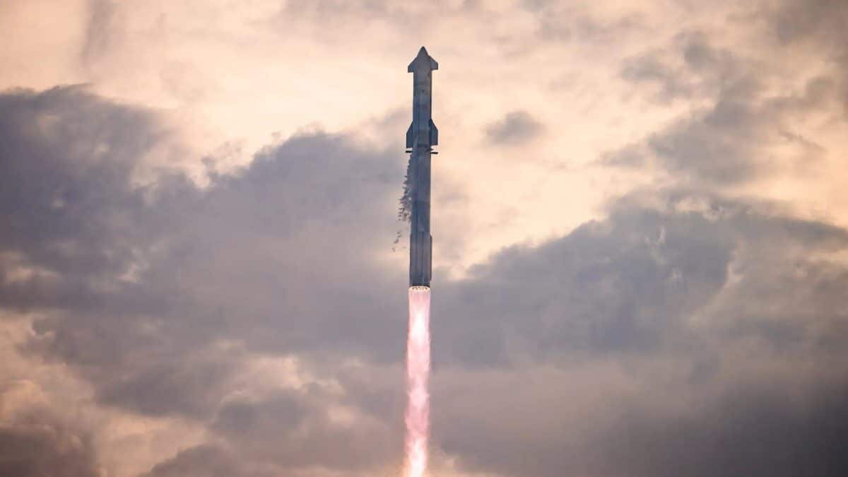    Starship во время 10-го полета в августе 2025 года / © SpaceX