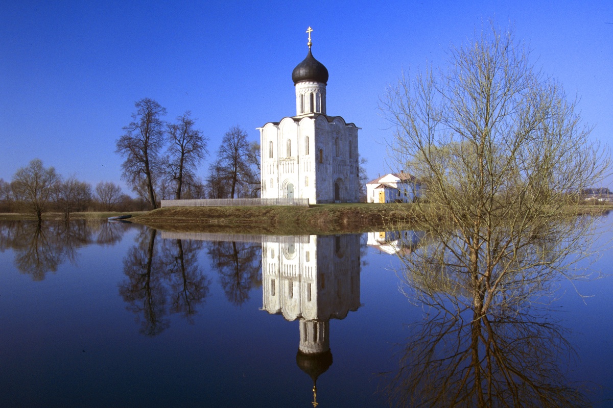    Игорь Грабарь считал храм Покрова на Нерли "одним из величайших памятников мирового искусства" / Владимир Вяткин / РИА Новости