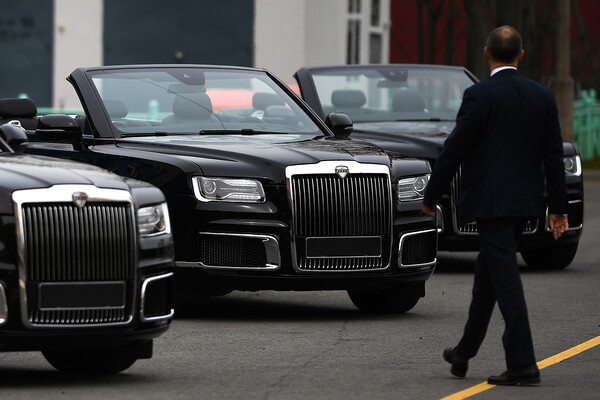 «Больших денег не даст». Налог на роскошь в России пока решили не повышать