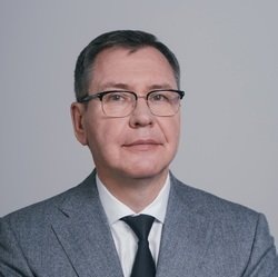    — Основных показателей эффективности два — люди меньше болеют, то есть реже берут больничный, и регион тратит меньше бюджетных средств на ОМС. Этого планируется достичь за счет акцента на профилактике, а не на лечении заболеваний, — рассказал о сути новой модели медстрахования президент Всероссийского союза страховщиков Евгений Уфимцев. — База для этого создана: страховые медицинские организации сегодня реализуют множество проектов, направленных на работу с застрахованными людьми и медицинскими организациями по снижению вероятности возникновения или развития заболевания.