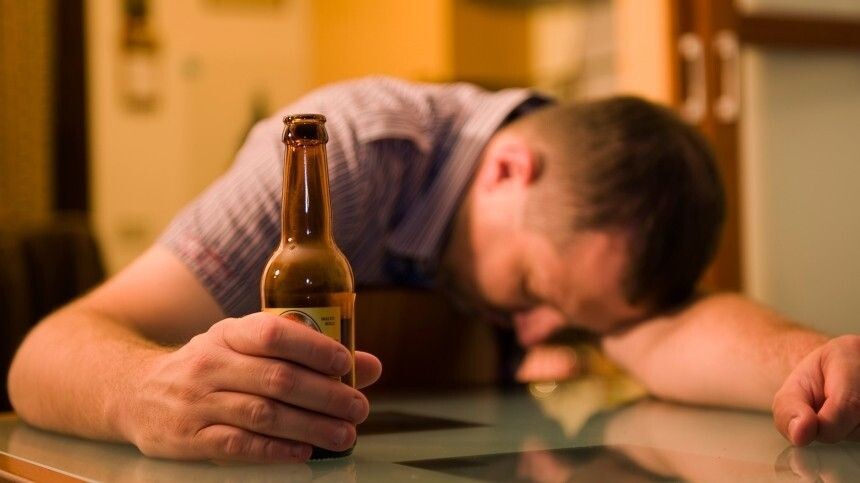 Брак распался из-за пьянства мужа, который, к тому же был игроком