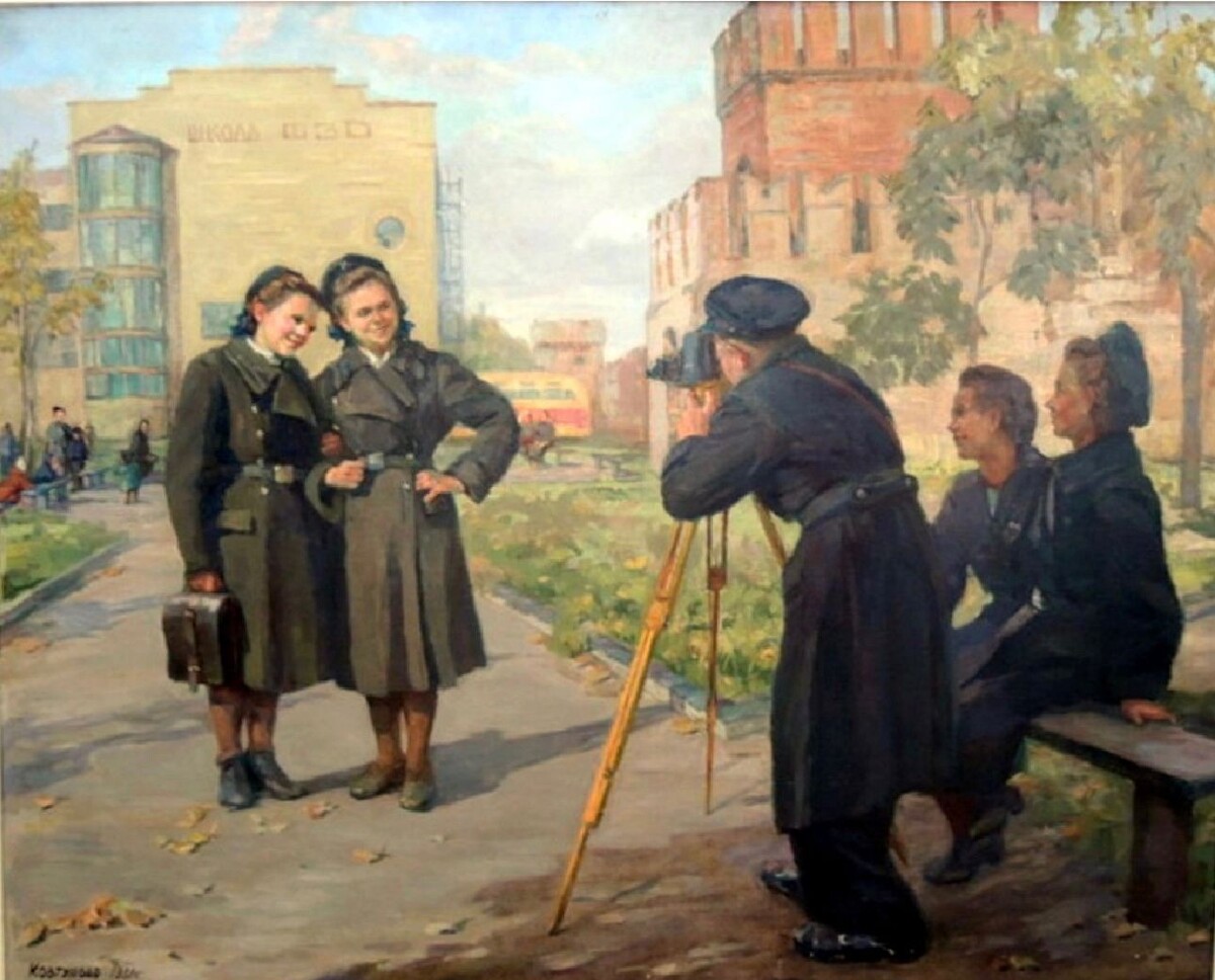 Надежда Ковтунова. «В обновке». 1952