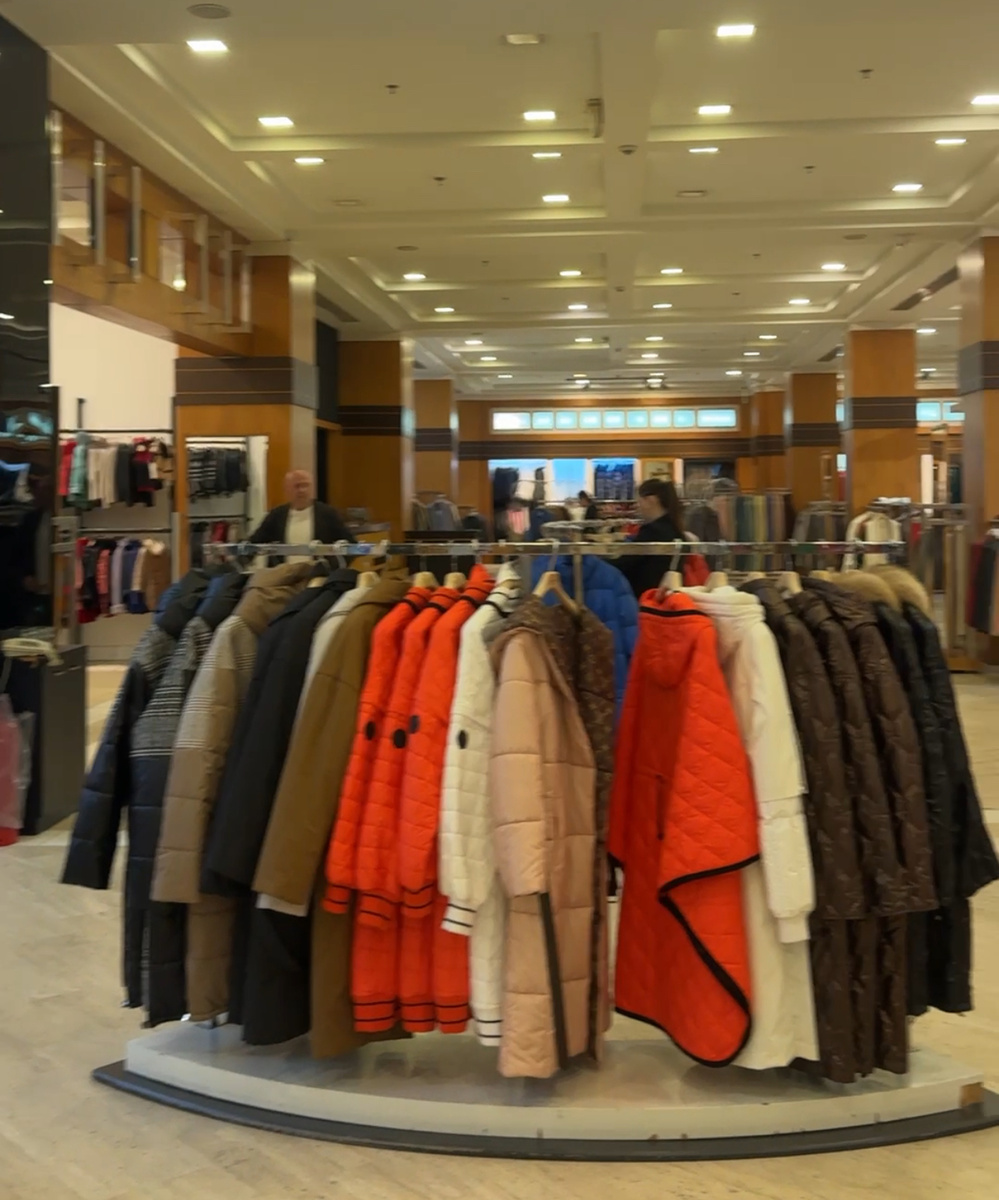 Вот так это выглядит внутри. Больше фотографий нам сделать не разраешили.