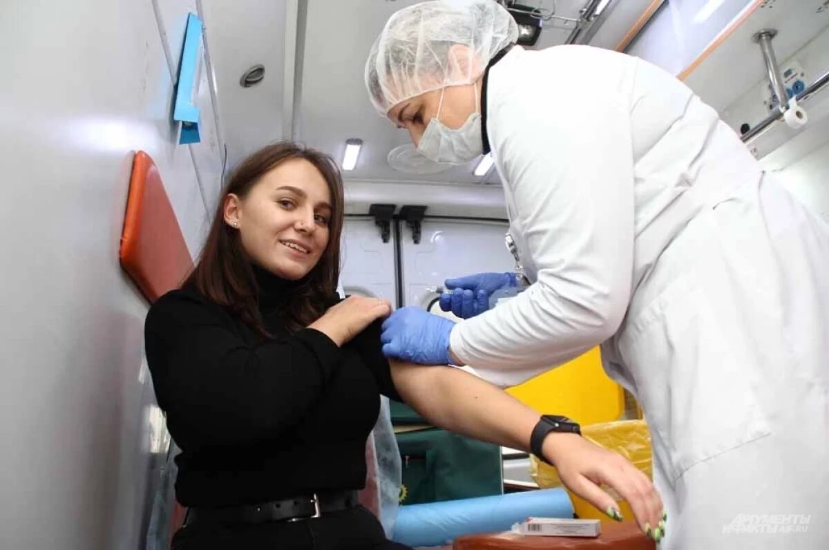    Заболеть гриппом от прививки нельзя, так как штаммы, которые входят в составе препарата, не живые, а инактивированные.