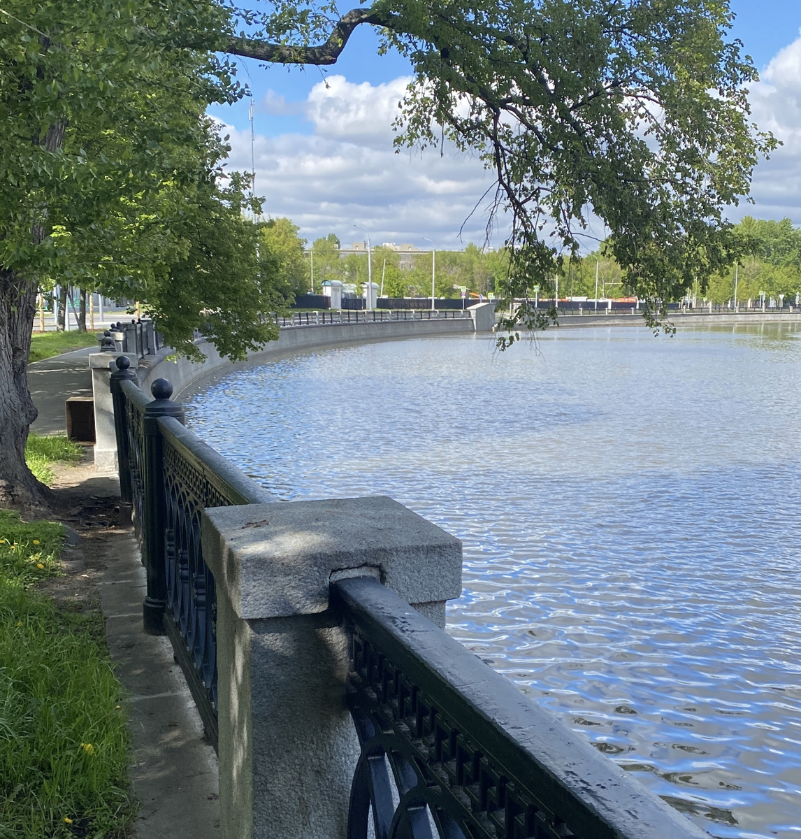 Яуза со стороны метро <Курская>