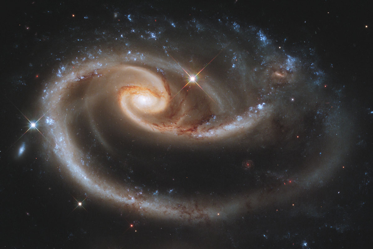 UGC 1810 / © NASA, ESA, and the Hubble Heritage Team (STScI/AURA)